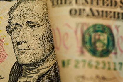 《笑傲江湖》经典对决现场直播震撼上演 《笑傲江湖》经典对决现场直播震撼上演